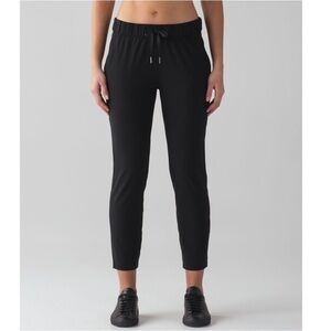 Lululemon Women’s On The Fly Pant Woven 28” Black Activewear Pants Size 4
